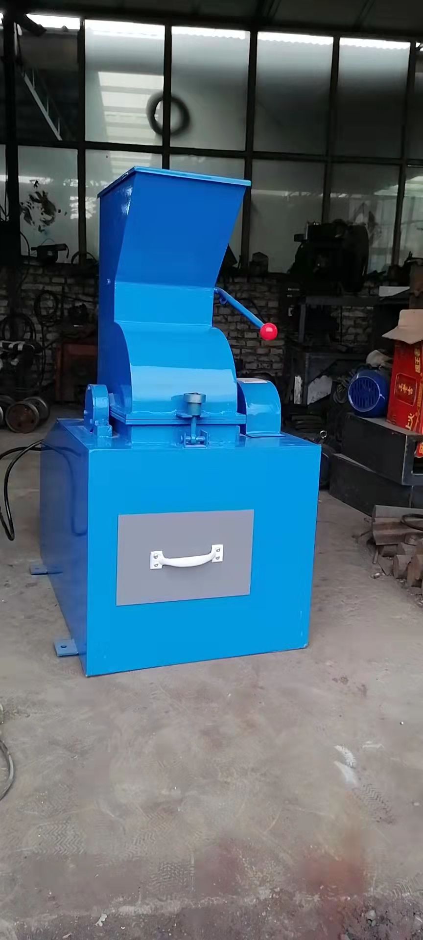 中創(chuàng  )密封錘式破碎機的使用方法